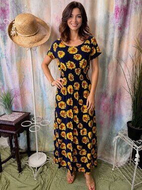 NEW 📌EEVEE Buttery Smooth Short Sleeve Summer Daisy Maxi Dress